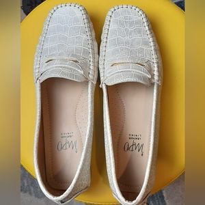 IMPO Driving shoes, shoe color is a silver,goldfish color